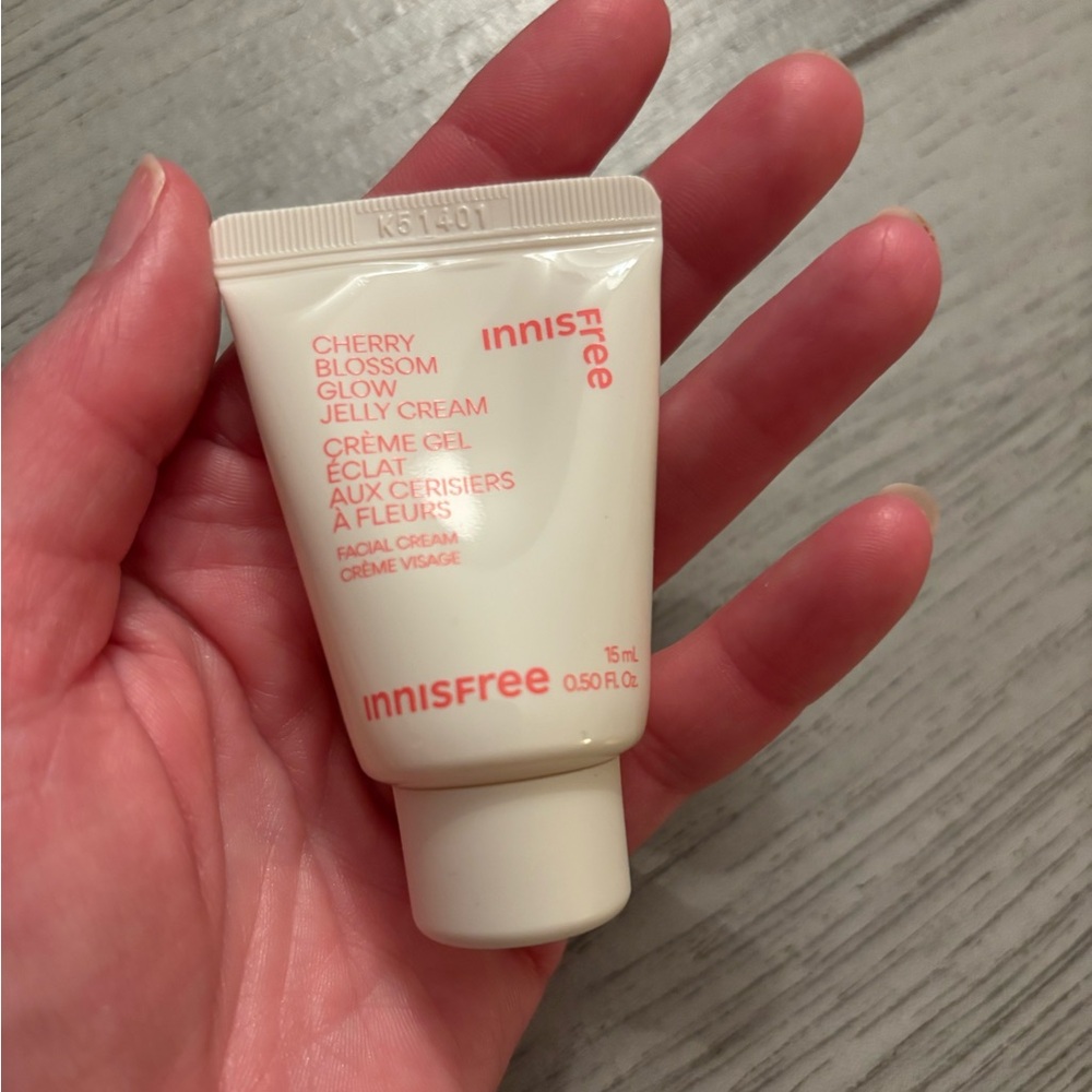 Innisfree Cherry Blossom Glow Jelly Cream - brand new! - Picture 3 of 3